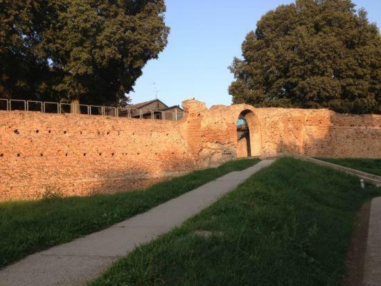 Casa Di Arianna Lägenhet Ferrara Exteriör bild